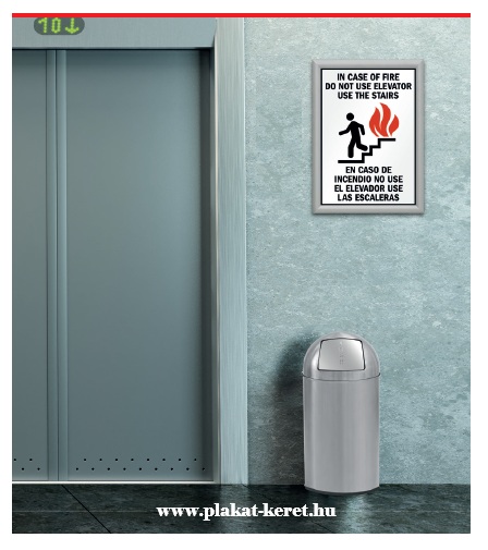 Tűzvédelmi tájékoztató tűzálló plakátkeretben közintézményi környezetben – lifthasználat tiltása tűz esetén